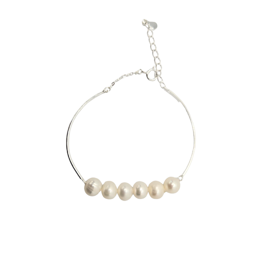Row Minimal Pearl Bracelet